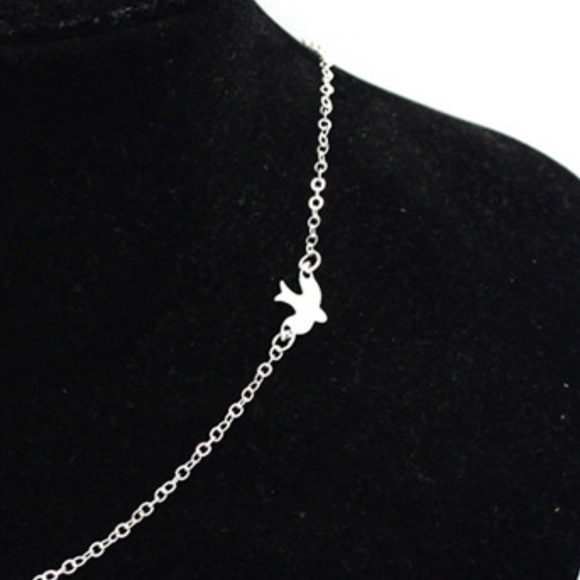 New Bird in flight necklace - Picture 2 of 2